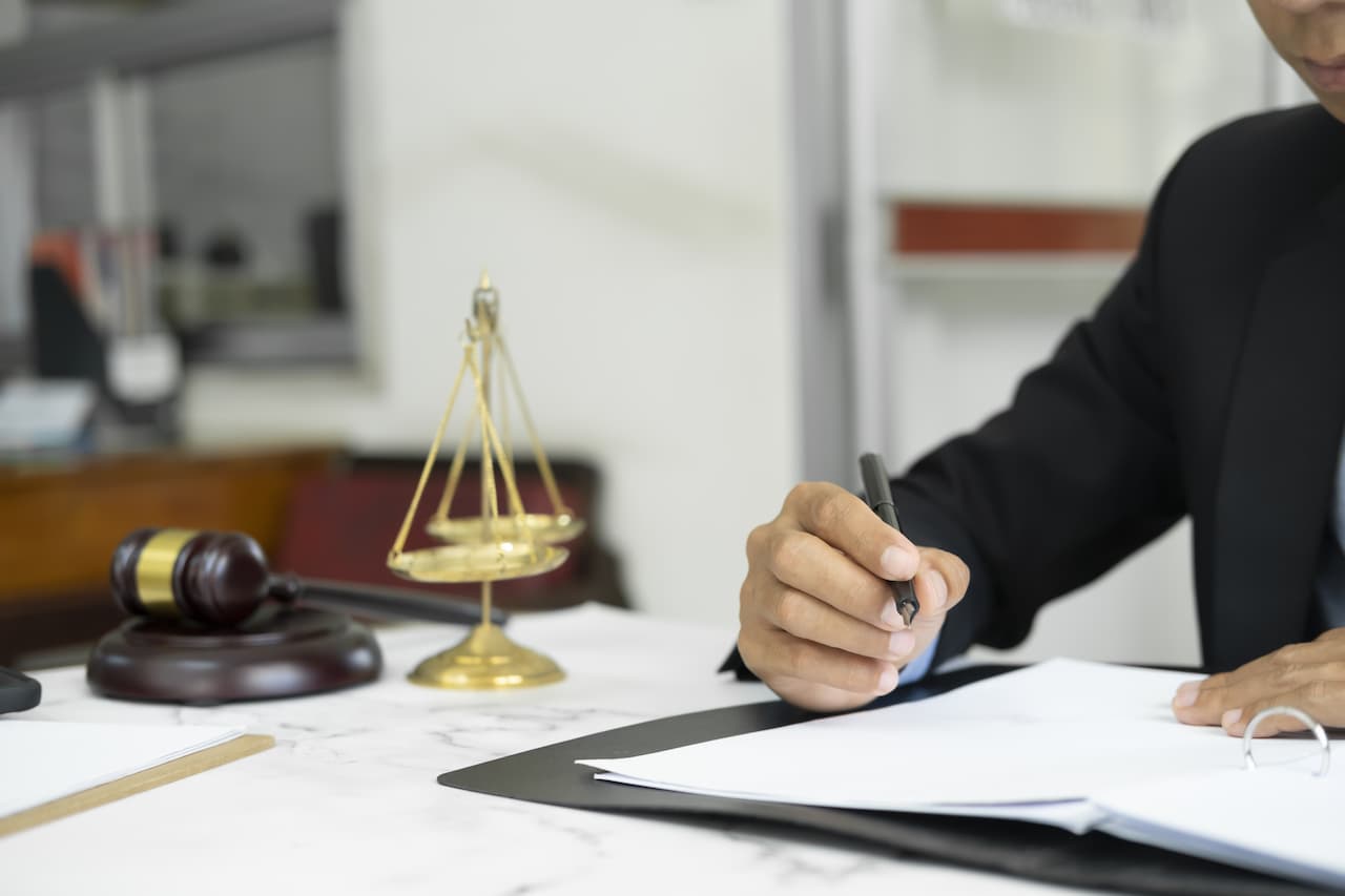 Закон про відшкодування шкоди завданої незаконними діями