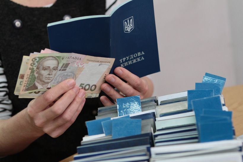 Зарплата в конверті: ризики для працівника і як захистити свої права
